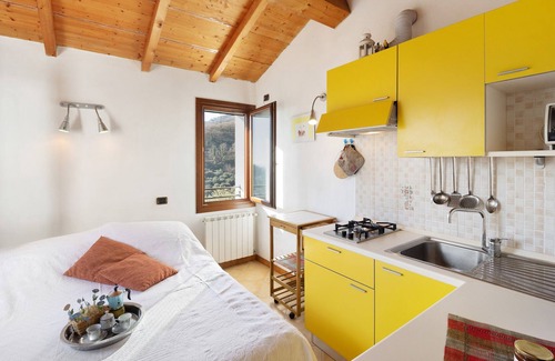 Diano Arentino Apartment | Apartment "Monolocale Sole", mountain view, swimming pool, Wi-Fi, A/C, terrace, garden