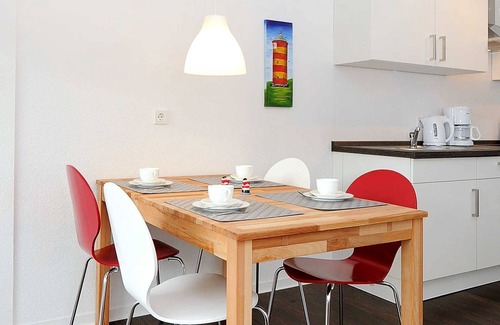 Bensersiel Apartment | Apartment Mussel - House colorful