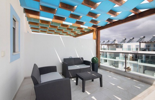 Manta Rota Apartment | Apartment 'Numar Residence Aa' with Shared Pool, Wi-Fi and Air Conditioning