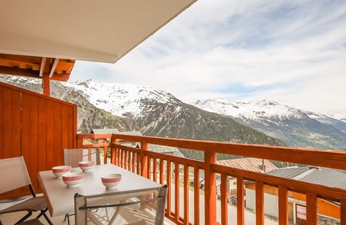 Les Eucherts Apartment | Apartment near the slopes with free WIFI and balcony