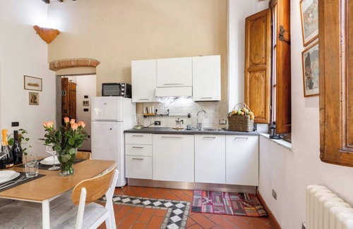 Pisa City Centre Apartment | Apartment 'Nel Cuore Di Pisa' with Wi-Fi and Air Conditioning