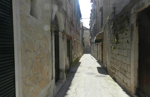 Split Apartment | Apartment Nika