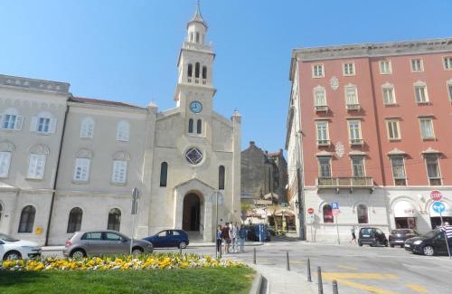 Split Apartment | Apartment Nika