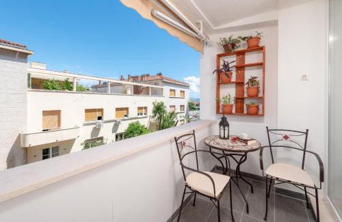 Split Apartment | Apartment Nika