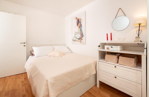 Split Apartment | Apartment Nika