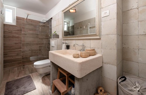 Split Apartment | Apartment Nika