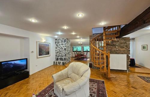 Ljubljana Old Town Apartment | Apartment Nina with private terrace Tour As Ljubljana