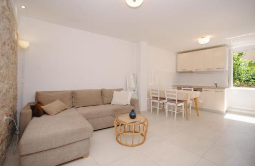 Cove Rogacic Apartment | Apartment Nives
