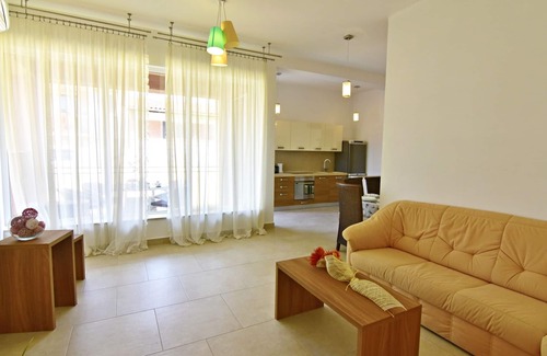 Tar-Vabriga Apartment | Apartment NOA4 Poreč-Tar pool, balcony, games room, Wi-Fi, barbecue