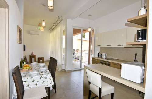 Tar-Vabriga Apartment | Apartment NOA4 Poreč-Tar pool, balcony, games room, Wi-Fi, barbecue