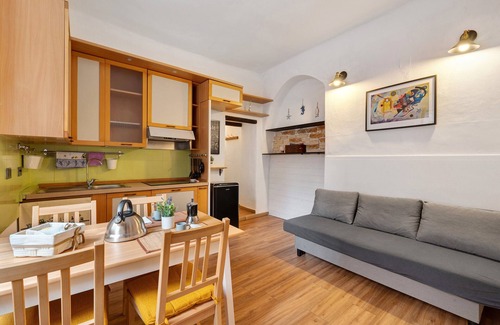 Nervi Apartment | Apartment 'Nonno Enzo' with Air Conditioning