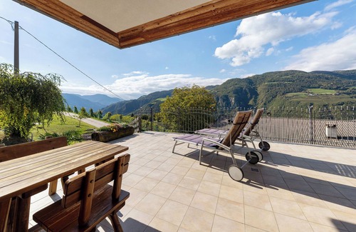 Fie allo Sciliar Apartment | Apartment 'Obertrisaierhof 1' with Mountain View, Private Terrace and Wi-Fi