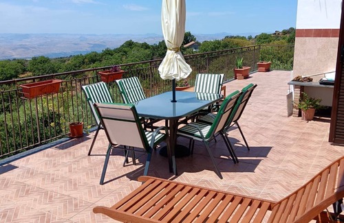 Belpasso Villa | Apartment 'Oasi Dell'Etna' with Mountain View, Wi-Fi and Air Conditioning