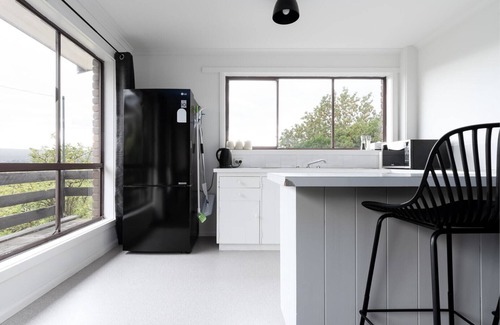East Launceston Apartment | Apartment on High with Parking & Wi-Fi