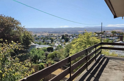 East Launceston Apartment | Apartment on High with Parking & Wi-Fi