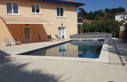 Anglet Apartment | Apartment on the ground floor of a villa with a large swimming pool, beaches on foot.