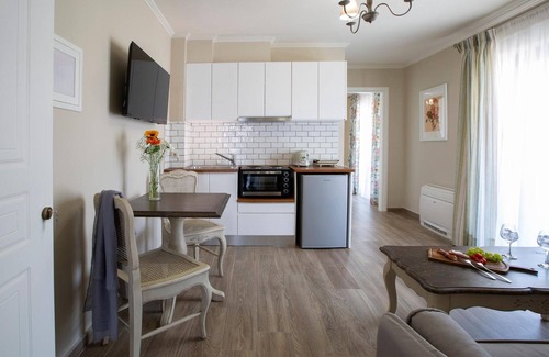 Nidri Apartment | Apartment 'One-Bedroom Suite A' with Balcony and Air Conditioning