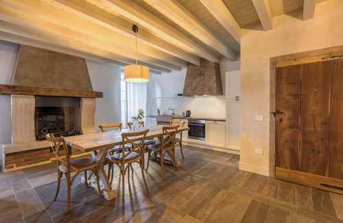 Desenzano del Garda Apartment | Apartment "Ontano" in Farmhouse Style with Wi-Fi, Shared Garden & Pool