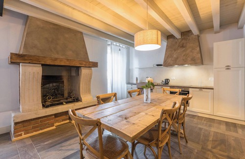 Desenzano del Garda Apartment | Apartment "Ontano" in Farmhouse Style with Wi-Fi, Shared Garden & Pool