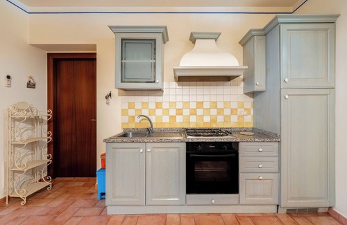 Montecarlo Apartment | Apartment 'Ortensia Blu' with Shared Pool, Wi-Fi and Air Conditioning