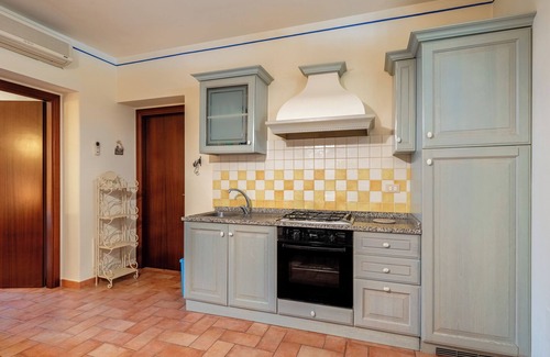 Montecarlo Apartment | Apartment 'Ortensia Blu' with Shared Pool, Wi-Fi and Air Conditioning