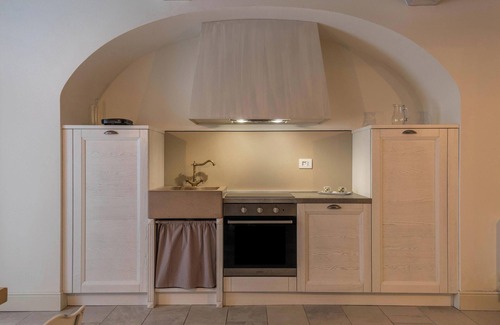 Desenzano del Garda Apartment | Apartment "Ortensia" in Country House Style with Private Garden & Shared Pool