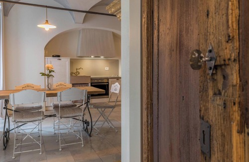 Desenzano del Garda Apartment | Apartment "Ortensia" in Country House Style with Private Garden & Shared Pool