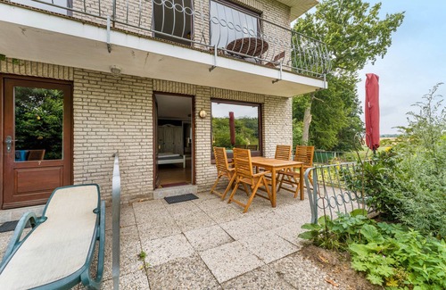 Kronsgaard Apartment | Apartment 'Ostseeblick Fewo 8' with Private Terrace, Shared Garden and Wi-Fi