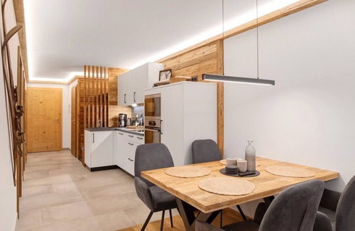 Schonbach Apartment | Apartment 'Panorama Chalets Am Pass Thurn' with Mountain View, Private Terrace and Wi-Fi