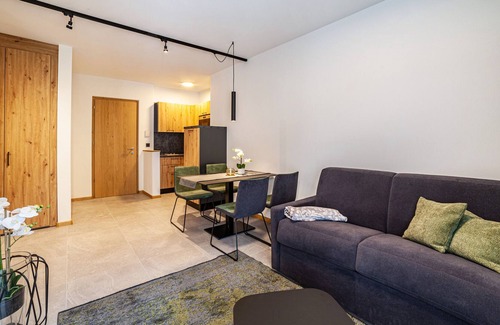 Parcines Apartment | Apartment "Pauli 4" with Mountain View, View of the spa town of Merano, Balcony & Wi-Fi