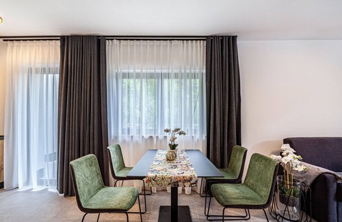 Parcines Apartment | Apartment "Pauli 5" with Mountain View, View of the spa town of Merano, Balcony & Wi-Fi