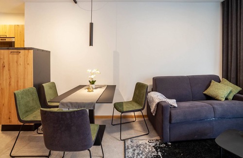 Parcines Apartment | Apartment 'Pauli 6' with Mountain View, View of the spa town of Merano, Balcony & Wi-Fi