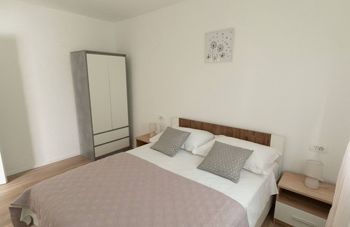 Sibenik Apartment | Apartment Pave and Ema apartman (95901-A1) - Konjevrate