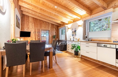 Koessen Apartment | Apartment 'Petra Top 3' with Mountain View, Shared Garden and Wi-Fi