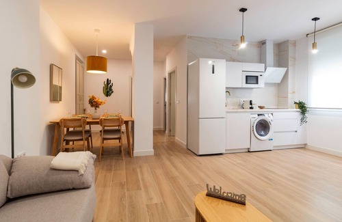 La Corza Apartment | Apartment 'Piso Junto Sta Justa 3' with Wi-Fi and Air Conditioning
