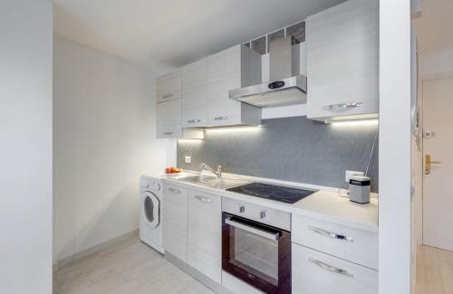 Frejus Plage Apartment | Apartment Port d'Attache-7 by Interhome