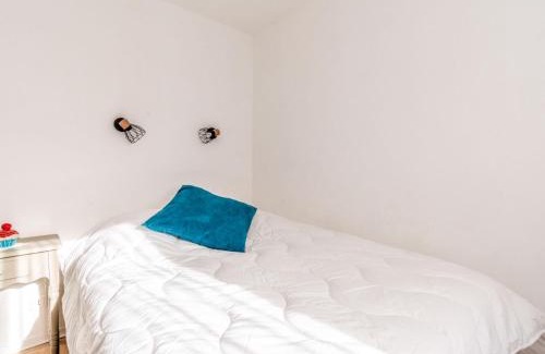 Frejus Plage Apartment | Apartment Port d'Attache-9 by Interhome