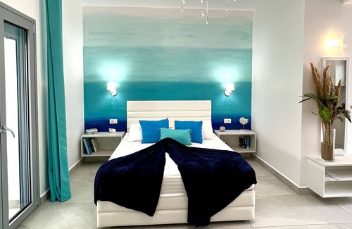 Vlachata Apartment | Apartment 'Poseidon Studio 4' with Sea View, Wi-Fi and Air Conditioning