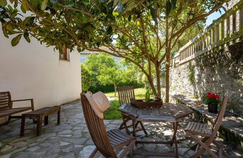 Cibuyo Apartment | Apartment 'Puente Del Narcea 3' with Mountain Views, Private Terrace and Wi-Fi