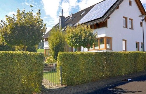 Eslohe Apartment | Apartment 'Quinkert, 90 M²' with Private Terrace, Shared Garden and Wi-Fi
