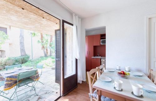 Boulouris-sur-Mer Apartment | Apartment Résidence Les Jardins d'Azur-5 by Interhome