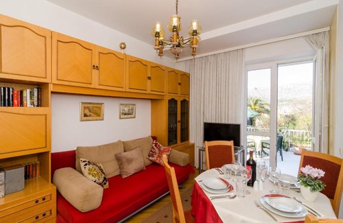 Lapad Apartment | Apartment Red Orange