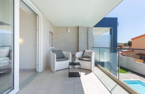 Villa San Pietro Apartment | Apartment "Residence Meridian Unità 7" Near the Beach with Mountain View, Pool, A/C, Wi-Fi & Balcony