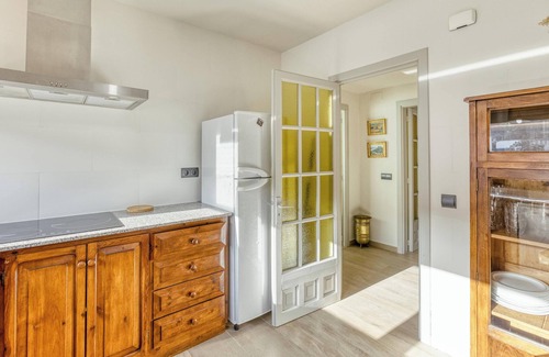 Begur Apartment | Apartment 'Residencial 2º 2ª' with Shared Terrace, Balcony and Wi-Fi