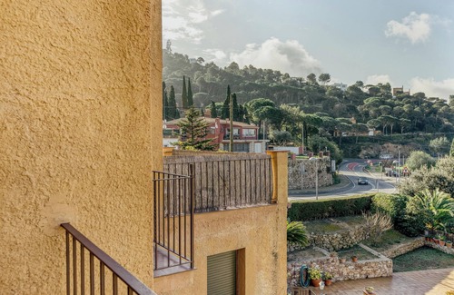 Begur Apartment | Apartment 'Residencial 2º 2ª' with Shared Terrace, Balcony and Wi-Fi