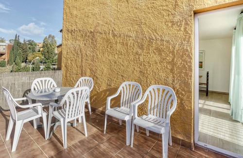 Begur Apartment | Apartment 'Residencial 2º 2ª' with Shared Terrace, Balcony and Wi-Fi