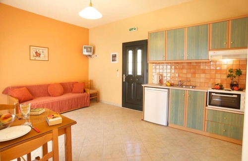 Vlachata Apartment | Apartment "Ria 2" with Sea View, Balcony & Wi-Fi
