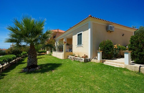 Vlachata Apartment | Apartment "Ria 2" with Sea View, Balcony & Wi-Fi