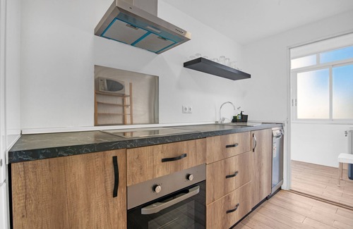 Grau i Platja Apartment | Apartment 'Roma' with Shared Pool, Wi-Fi and Air Conditioning