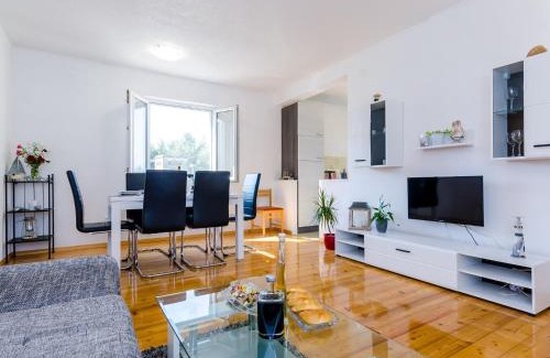 Banici Apartment | Apartment & Rooms Ma din - One Bedroom Apartment with Balcony and Sea View